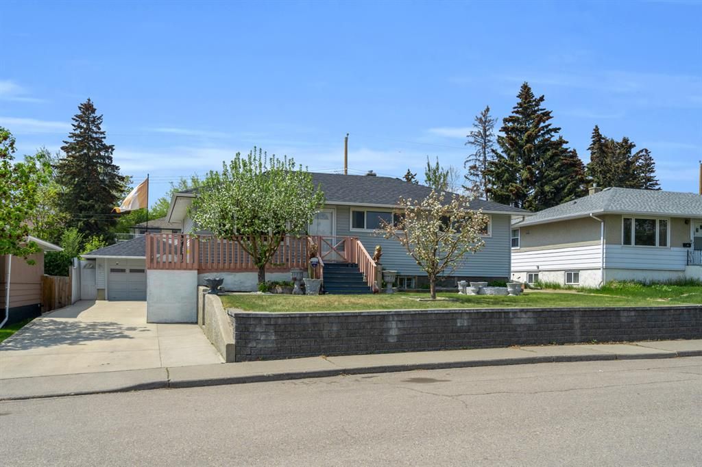 Main Photo: 5027 1 Street NW in Calgary: Thorncliffe Detached for sale : MLS®# A2050252