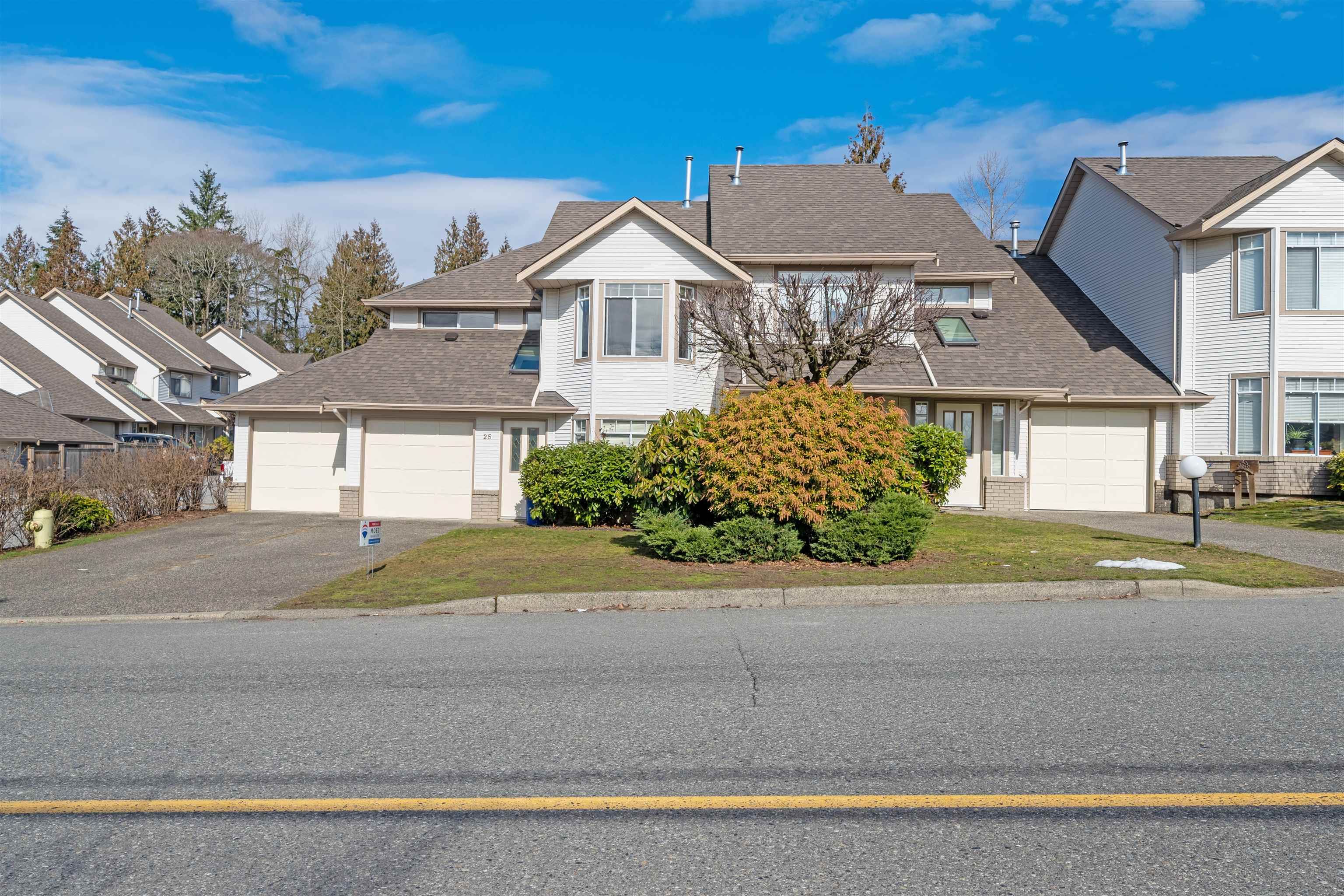Main Photo: 25 32361 MCRAE Avenue in Mission: Mission BC Townhouse for sale in "SPENCER ESTATES" : MLS®# R2758291