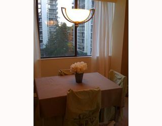 Photo 5: 508 4105 MAYWOOD Street in Burnaby: Metrotown Condo for sale in "TIMES SQUARE" (Burnaby South)  : MLS®# V742510