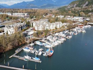 Photo 2: 1472/1476 PEMBERTON Avenue in Squamish: Downtown SQ Business with Property for sale in "BLUE HERON MARINA" : MLS®# C8053318
