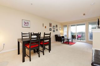 Photo 4: 207 3082 DAYANEE SPRINGS BOULEVARD Boulevard in Coquitlam: Westwood Plateau Condo for sale in "The Lanterns" : MLS®# R2443838