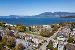 Photo 2: 207 2110 CORNWALL Avenue in Vancouver: Kitsilano Condo for sale in "SEAGATE VILLA" (Vancouver West)  : MLS®# R2873939