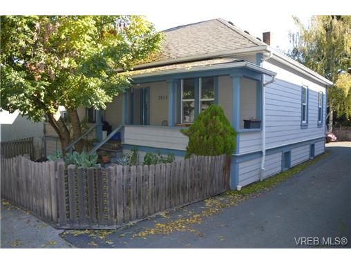 Main Photo: 2013 Fernwood Rd in VICTORIA: Vi Fernwood House for sale (Victoria)  : MLS®# 714628