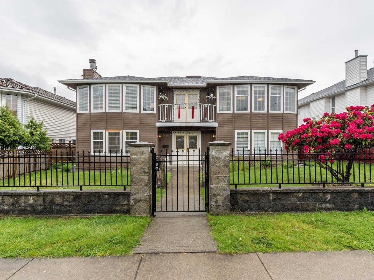 Main Photo: 7077 144 Street in Surrey: East Newton House for sale : MLS®# R2698579