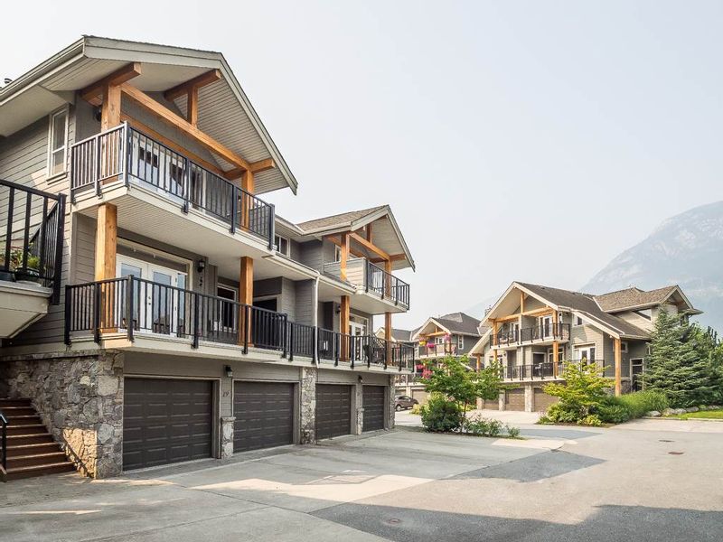 FEATURED LISTING: 19 - 39758 GOVERNMENT Road Squamish