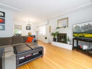 Photo 3: 5127 FAIRMONT Street in Vancouver: Collingwood VE House for sale (Vancouver East)  : MLS®# R2779400