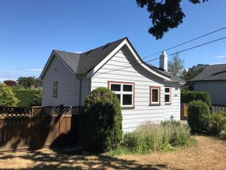 Photo 1: 2723 Avebury Ave in Victoria: Vi Oaklands House for sale : MLS®# 921278