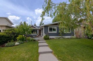Photo 1: 2921 Lathom Crescent SW in Calgary: Lakeview Detached for sale : MLS®# A2055328