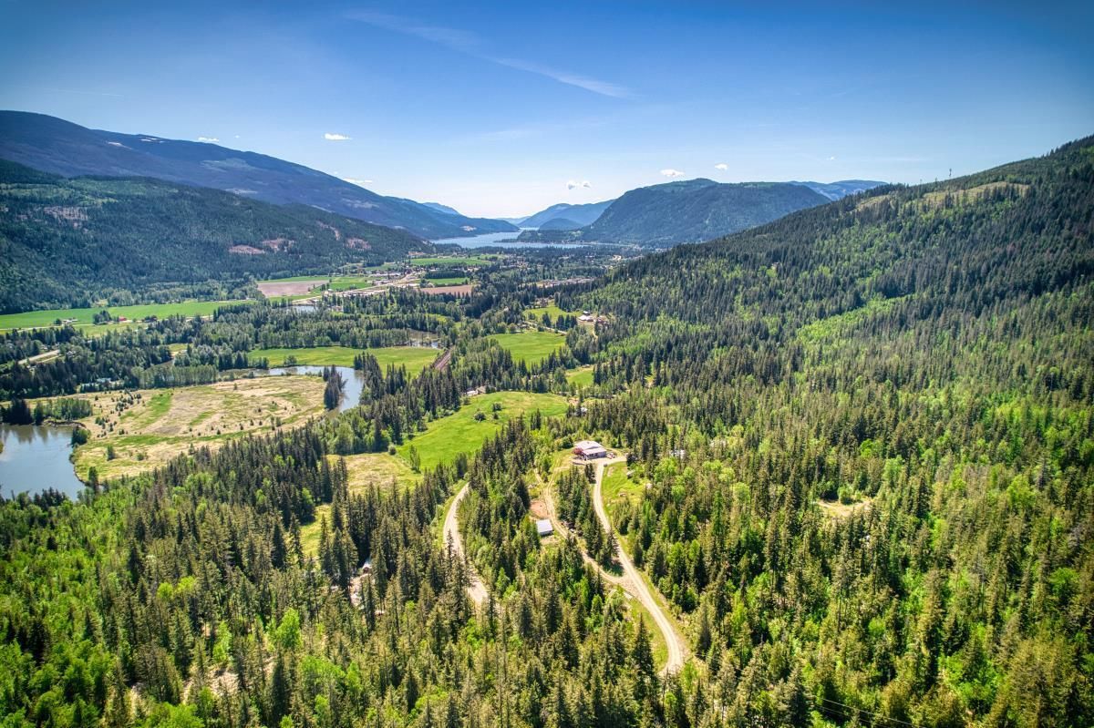 Main Photo: 2495 Samuelson Road, in Sicamous: House for sale : MLS®# 10275346