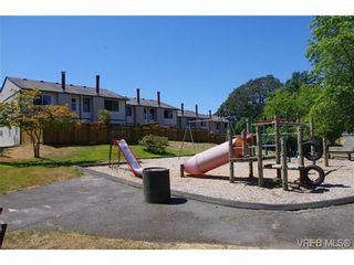 Photo 1: 202 642 Agnes St in VICTORIA: SW Glanford Row/Townhouse for sale (Saanich West)  : MLS®# 708593