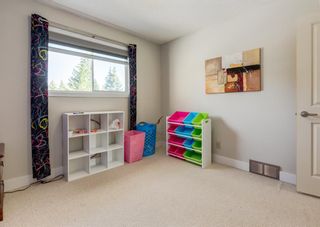Photo 11: 75 Woodgrove Crescent SW in Calgary: Woodlands Detached for sale : MLS®# A1246270