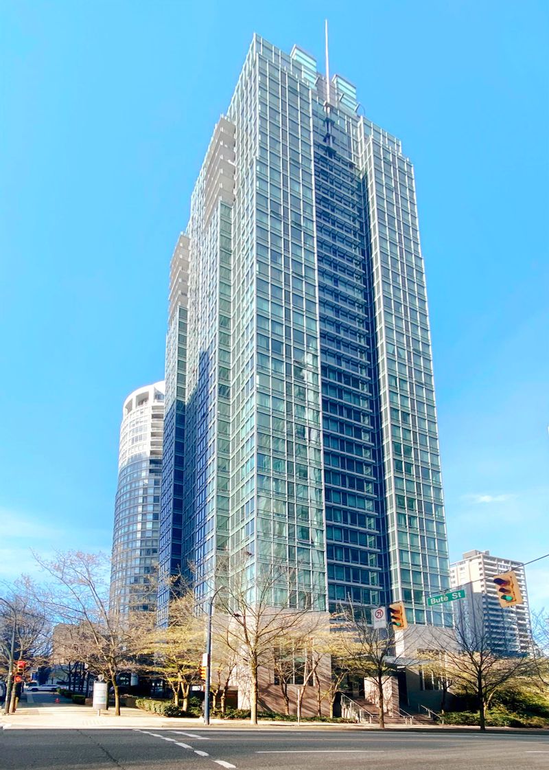 FEATURED LISTING: 1602 - 1200 GEORGIA Street West Vancouver