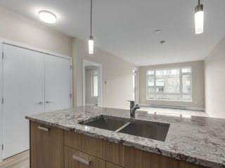 Photo 11: 303 4307 HASTINGS Street in Burnaby: Vancouver Heights Condo for sale in "MADISON" (Burnaby North)  : MLS®# R2418061