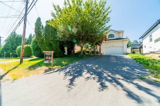 Photo 2: 20576 GRADE Crescent in Langley: Langley City House for sale : MLS®# R2784331