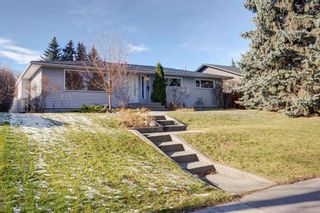 Photo 1: 47 Wimbledon Drive SW in Calgary: Wildwood Detached for sale : MLS®# A1177043