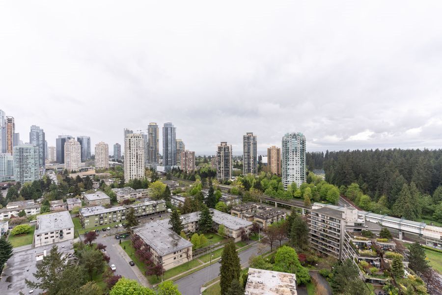 Main Photo: 2705 5883 BARKER Avenue in Burnaby: Metrotown Condo for sale in "ALDYNE ON THE PARK" (Burnaby South)  : MLS®# R2453440