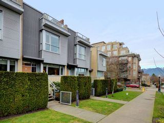 Photo 1: 2711 PRINCE EDWARD Street in Vancouver: Mount Pleasant VE Townhouse for sale in "UNO" (Vancouver East)  : MLS®# R2336793