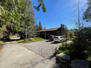 Photo 1: 978 NORTH Road in Gibsons: Gibsons & Area House for sale (Sunshine Coast)  : MLS®# R2566421