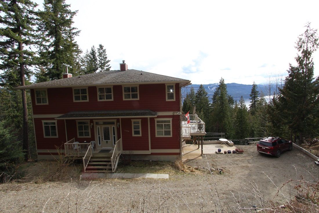 Main Photo: 7666 Lichen Road in Anglemont: North Shuswap House for sale (Shuswap)  : MLS®# 10272533