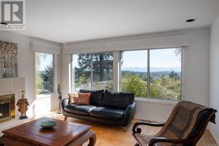 Photo 8: 4620 Boulderwood Dr in Saanich: House for sale : MLS®# 960889