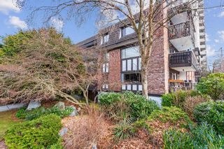 Photo 1: 306 1610 CHESTERFIELD Avenue in North Vancouver: Central Lonsdale Condo for sale in "Canterbury House" : MLS®# R2855739
