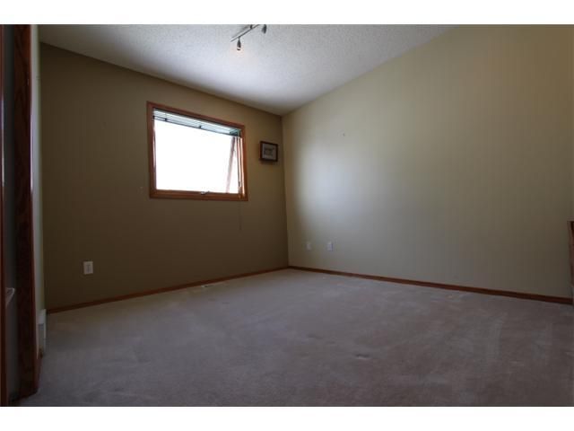Photo 10: Photos: 31 APPLERIDGE Green SE in CALGARY: Applewood Residential Detached Single Family for sale (Calgary)  : MLS®# C3620379