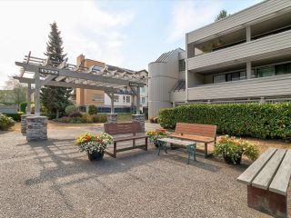 Photo 4: 311 15282 19 Avenue in Surrey: King George Corridor Condo for sale in "PARKVIEW" (South Surrey White Rock)  : MLS®# R2730157