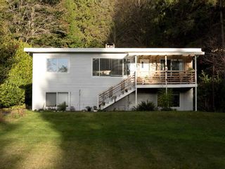 Photo 1: 3268 BEACH Avenue: Roberts Creek House for sale (Sunshine Coast)  : MLS®# R2523146