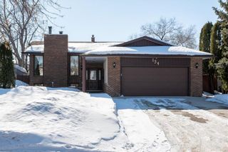 Main Photo: 134 Swan Lake Bay in Winnipeg: Waverley Heights Residential for sale (1L)  : MLS®# 202306786