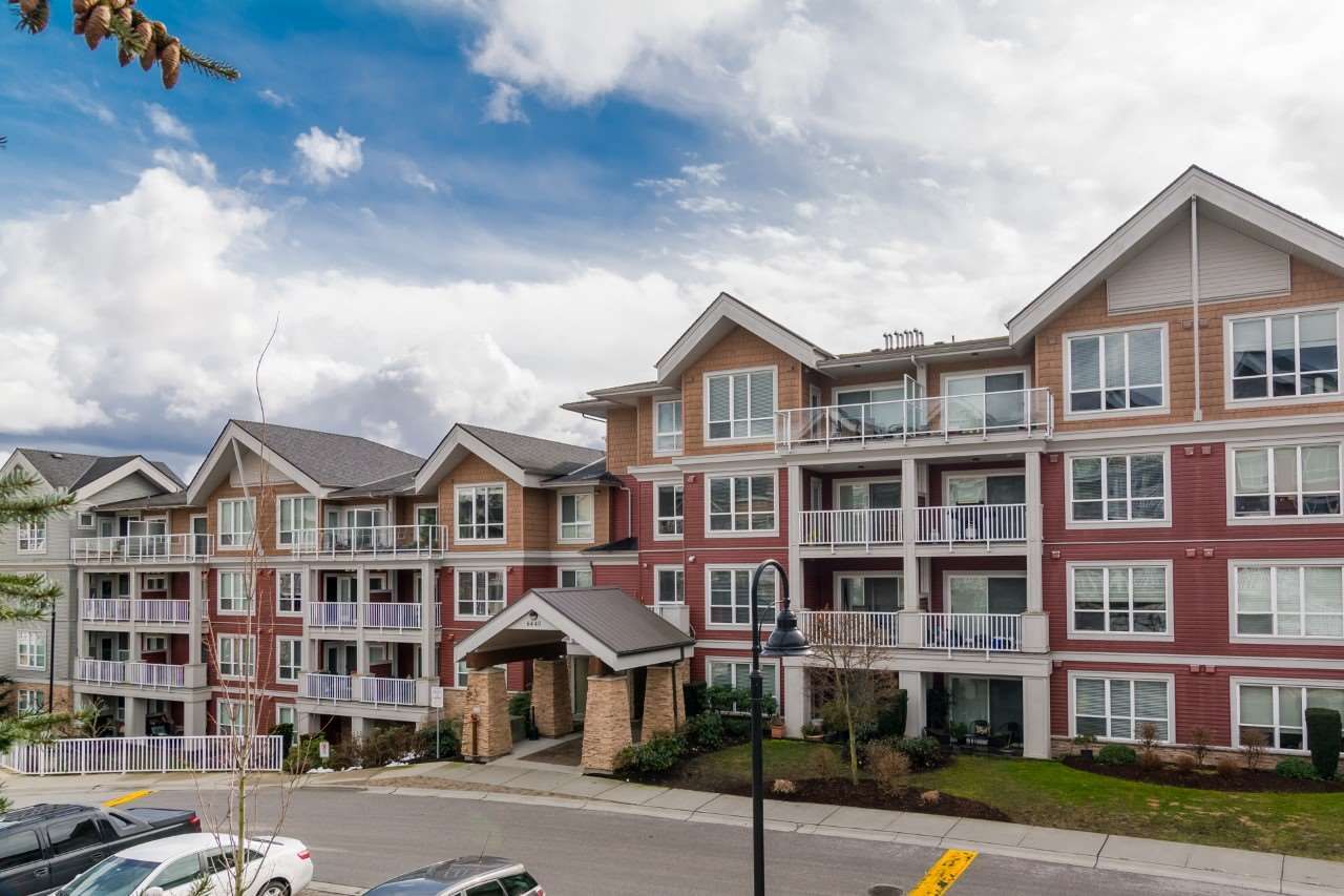 Main Photo: 309 6440 194 Street in Surrey: Clayton Condo for sale in "Waterstone" (Cloverdale)  : MLS®# R2392208