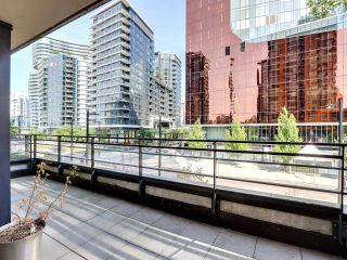 Photo 8: 305 33 SMITHE Street in Vancouver: Yaletown Condo for sale in "COOPER'S LOOKOUT" (Vancouver West)  : MLS®# R2857417
