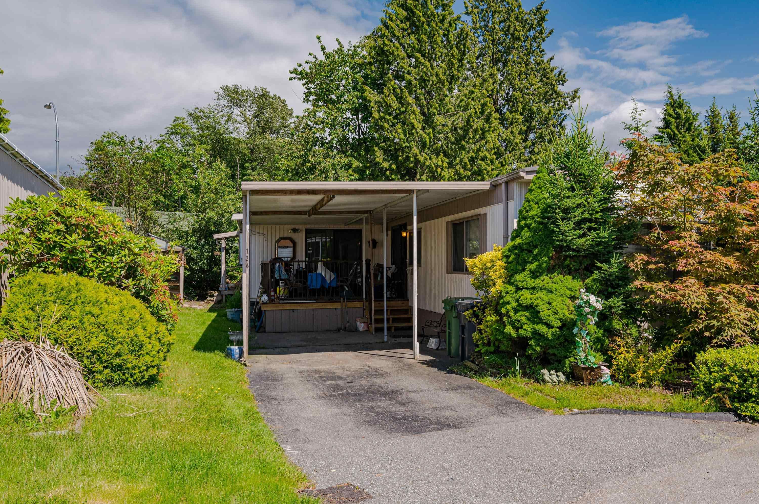 Main Photo: 124 1840 160 Street in White Rock: King George Corridor Manufactured Home for sale in "Breakaway Bays" (South Surrey White Rock)  : MLS®# R2727938