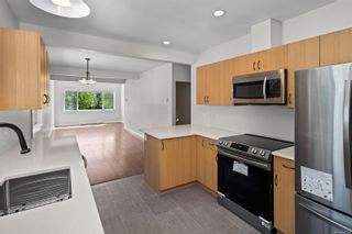 Photo 4: 1050 Hillside Ave in Victoria: Vi Hillside Half Duplex for sale : MLS®# 881796