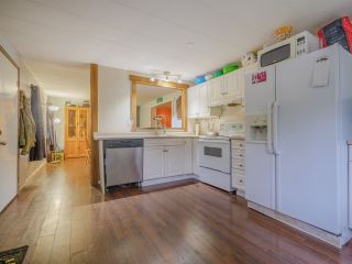 Photo 3: 5592 WAKEFIELD Road in Sechelt: Sechelt District Manufactured Home for sale (Sunshine Coast)  : MLS®# R2230720