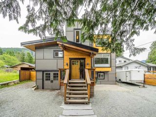 Photo 2: 41768 GOVERNMENT ROAD: Brackendale House for sale (Squamish)  : MLS®# R2280269