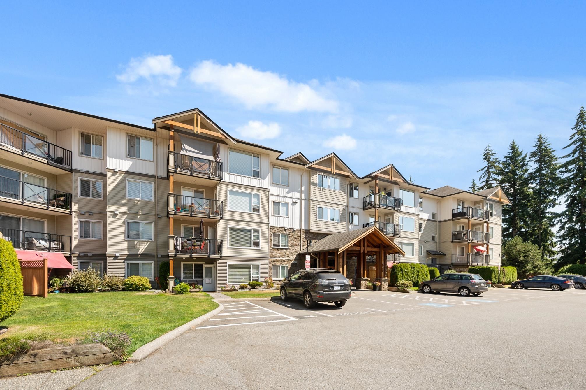 Main Photo: 204 2990 BOULDER Street in Abbotsford: Abbotsford West Condo for sale in "WESTWOOD" : MLS®# R2714425