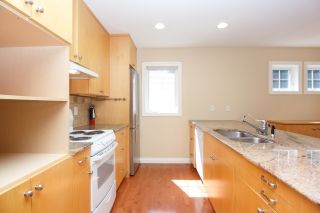 Photo 14: Master on Main in Detached Townhome in Sidney