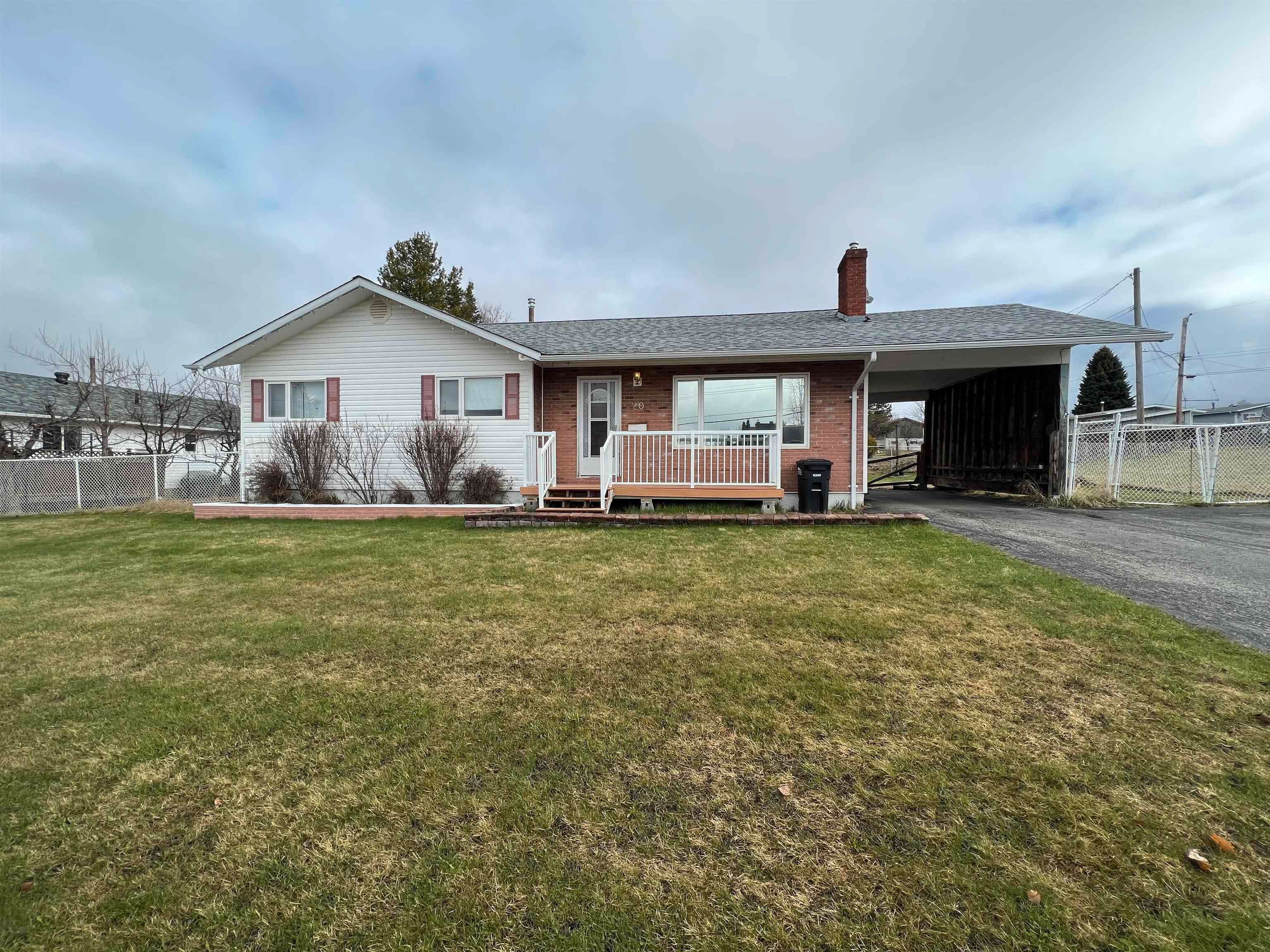 Main Photo: 20 MANSON Crescent in Mackenzie: Mackenzie -Town House for sale (Mackenzie (Zone 69))  : MLS®# R2685205