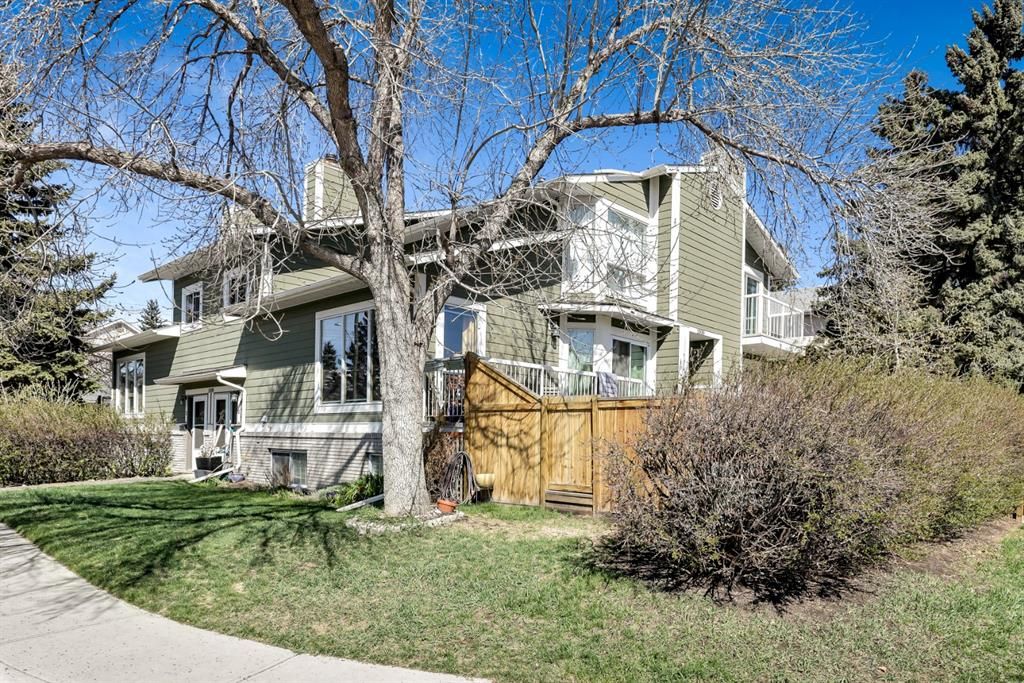 Main Photo: 4 1939 25A Street SW in Calgary: Killarney/Glengarry Row/Townhouse for sale : MLS®# A1217753