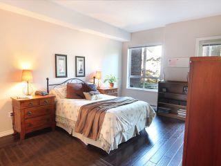 Photo 3: # 110 5760 HAMPTON PL in Vancouver: University VW Condo for sale in "West Hampstead" (Vancouver West)  : MLS®# V1024225