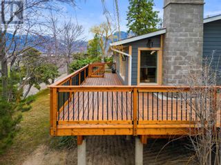 Photo 3: 715 Lowe Drive in Cawston: House for sale : MLS®# 10309112