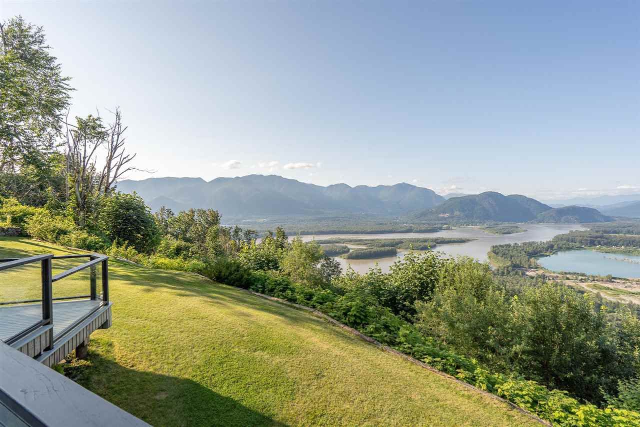 Main Photo: 8492 HUCKLEBERRY PLACE in Chilliwack: Chilliwack Mountain House for sale : MLS®# R2476949