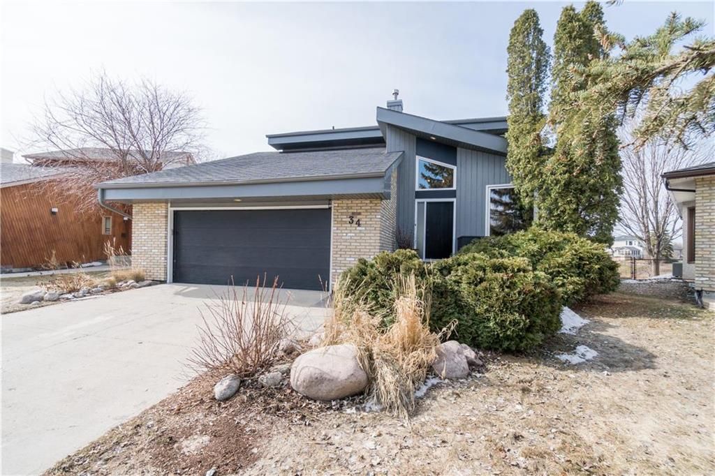 Main Photo: 34 Southfields Drive in Winnipeg: River Park South Residential for sale (2F)  : MLS®# 202308728