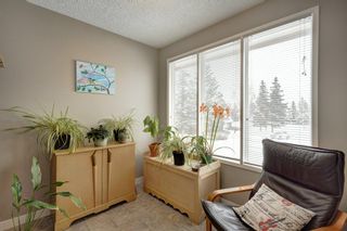Photo 12: 143 Woodvale Bay SW in Calgary: Woodlands Row/Townhouse for sale : MLS®# A2022754