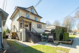 Photo 1: 32 E 17TH Avenue in Vancouver: Main House for sale (Vancouver East)  : MLS®# R2872314