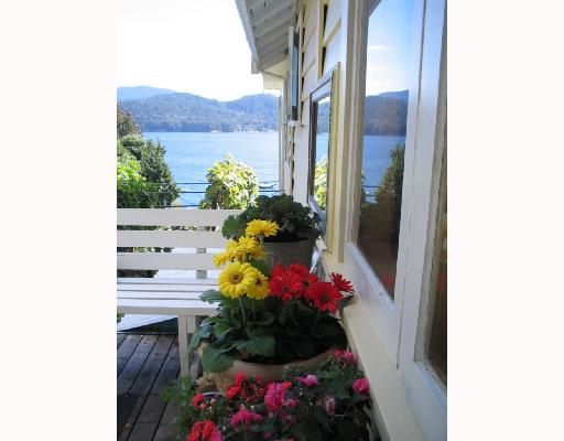 Main Photo: 901 MARINE Drive in Gibsons: Gibsons &amp; Area House for sale in "GRANTHAMS LANDING" (Sunshine Coast)  : MLS®# V671595