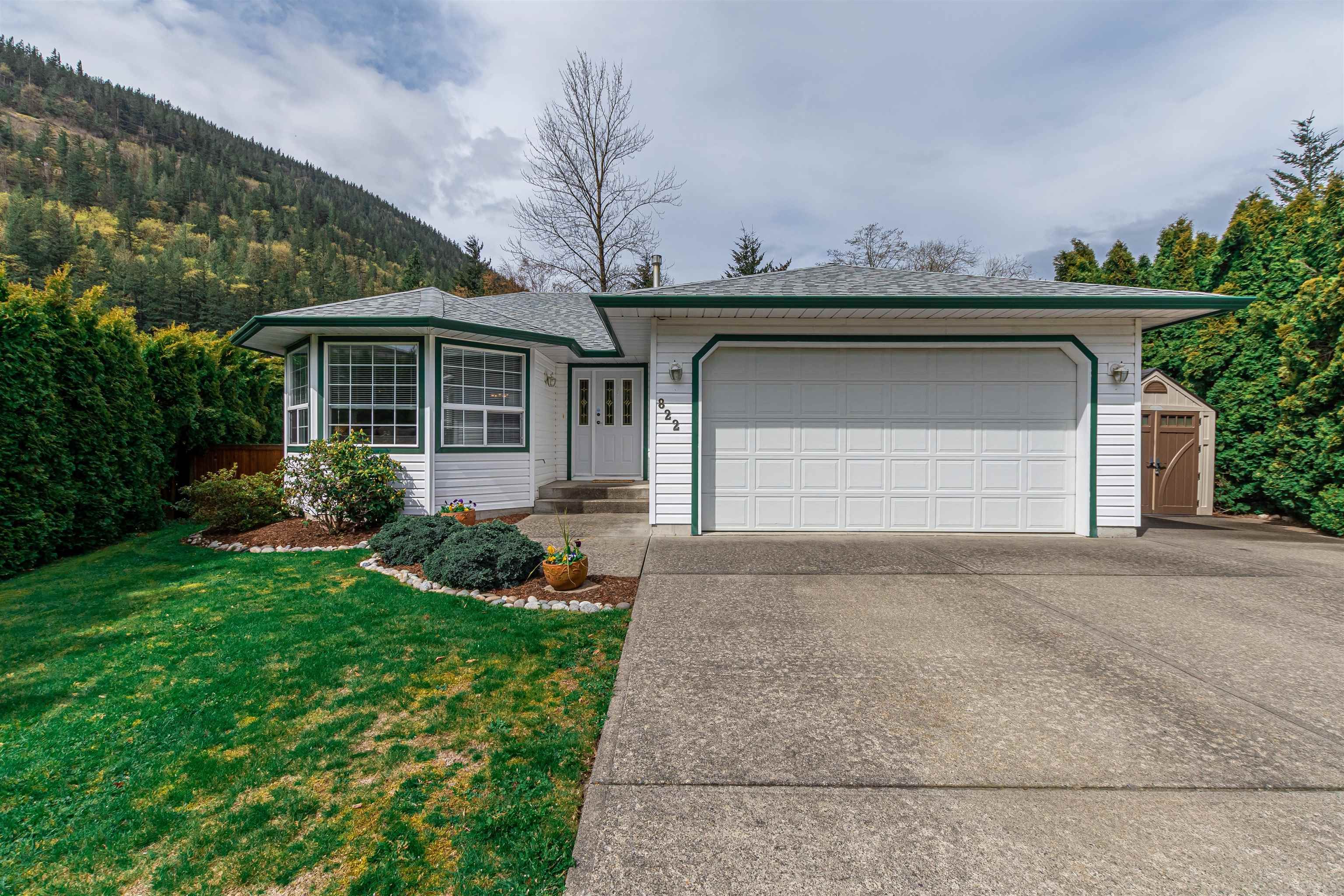 Main Photo: 822 MYNG Crescent: Harrison Hot Springs House for sale in "HARRISON HOT SPRINGS" : MLS®# R2676043