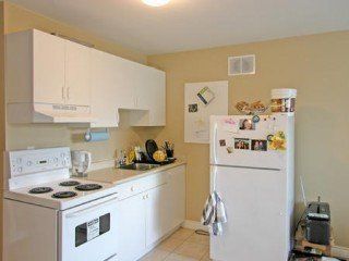 Photo 2: 6333 BURNS Street in Burnaby: Upper Deer Lake Home for sale ()  : MLS®# V538641