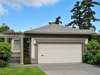 Photo 1: 18 4300 Stoneywood Lane in VICTORIA: SE Broadmead Row/Townhouse for sale (Saanich East)  : MLS®# 610675