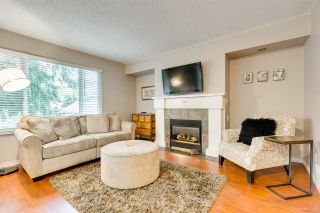 Photo 2: 558 CARLSEN Place in Port Moody: North Shore Pt Moody Townhouse for sale in "Eagle Point complex" : MLS®# R2388336